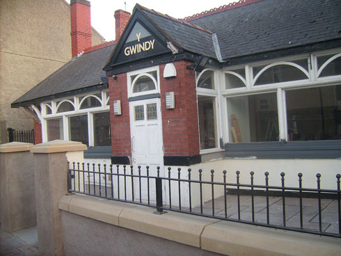 gwindy-wall